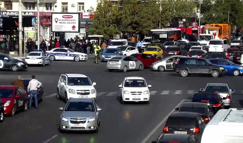 Yanğına görə tıxac yarandı - Foto - YENİLƏNİB 