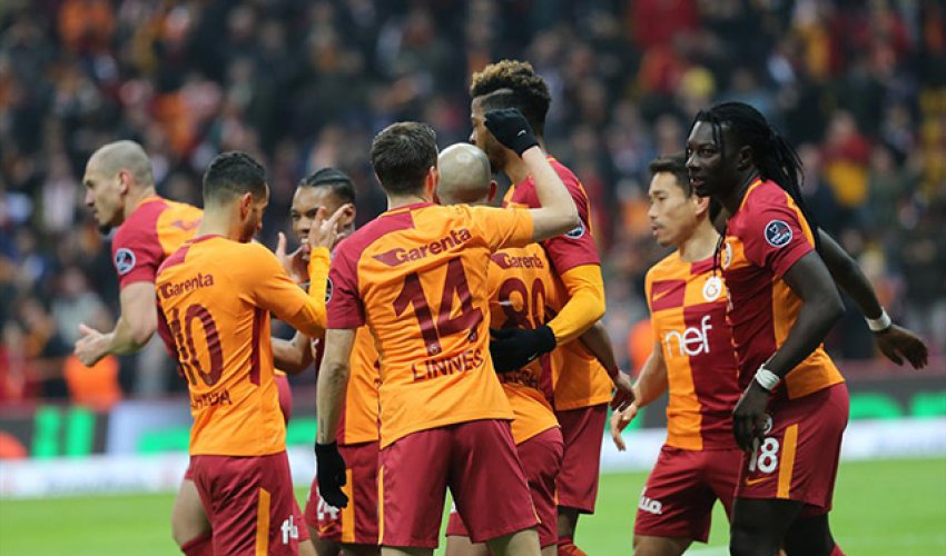 UEFA “Qalatasaray”ı cərimələdi