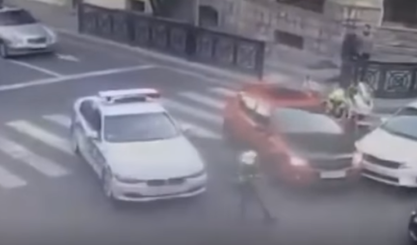 Sərxoş sürücü yol polisini vurub qaçdı - Anbaan Video