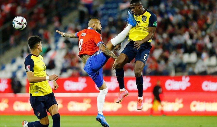 Meydandan qovulan futbolçu üzr istəyib