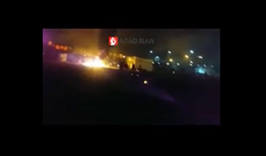 İran polisi etirazçılara atəş açıb - Video