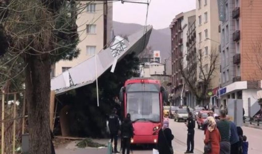 В Турции число погибших из-за шторма возросло до семи человек, объявлен повышенный уровень опасности В Турции число погибших из-за шторма возросло до семи человек, объявлен повышенный уровень опасности