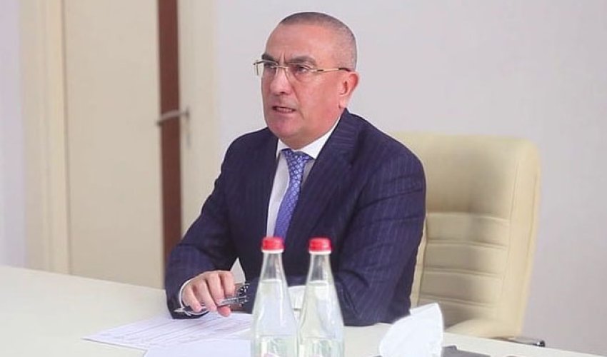 Alimpaşa Məmmədov həbsdə namaza başlayıb, şeir yazır Alimpaşa Məmmədov həbsdə namaza başlayıb, şeir yazır