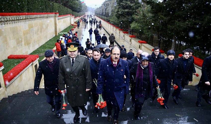 Türkiyə səfirliyindən 20 Yanvar faciəsi ilə bağlı paylaşım - Fotolar