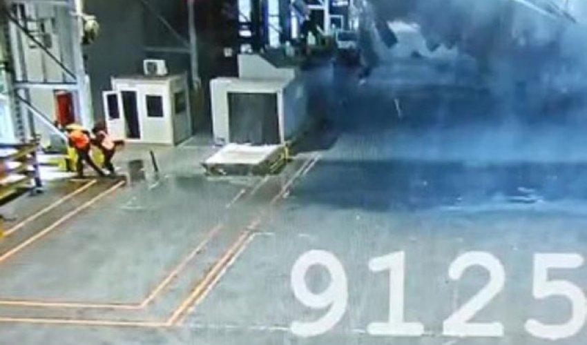 Aeroportda qara görə dam çökdü - Video