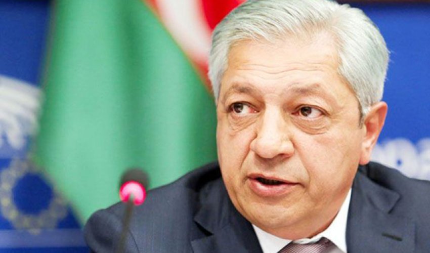 Cavanşir Feyziyev jurnalistləri və siyasətçiləri təhqir etdi