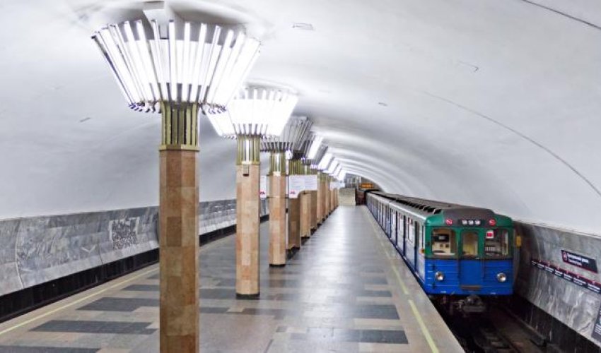 Ukrayna vətəndaşları metroda sığınacaq qurdular - VİDEO