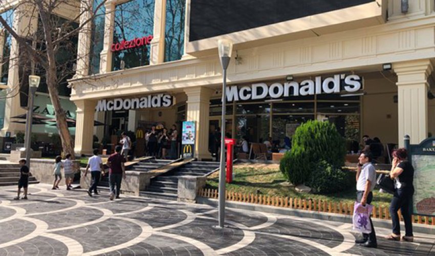 Bəs “McDonald's” siyasətə qarışmırdı?