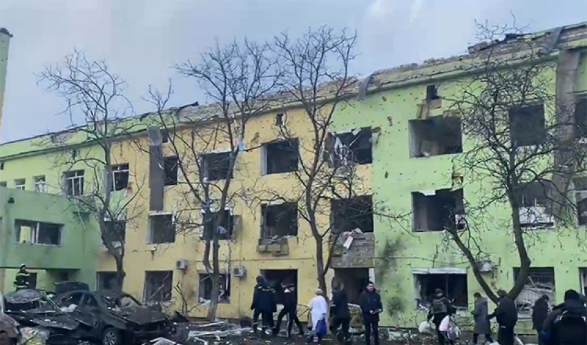 Ruslar Mariupolda doğum evi və uşaq xəstəxanasını vurdu-FOTOLAR