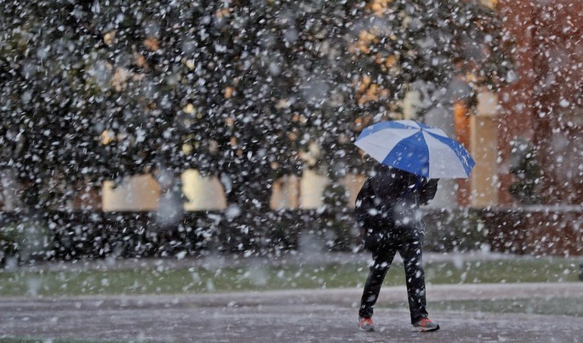 Sleet in Baku, snow in regions forecasted for tomorrow