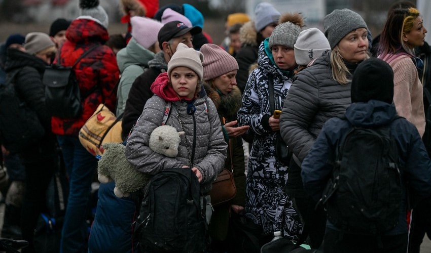 France expects up to 100,000 Ukrainian refugees on its territory France expects up to 100,000 Ukrainian refugees on its territory