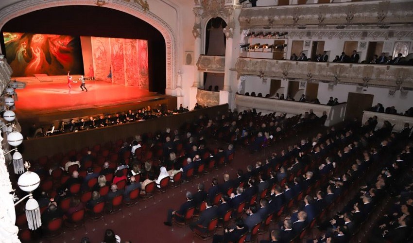 Prokurorluq əməkdaşları Opera və Balet Teatrında olub
