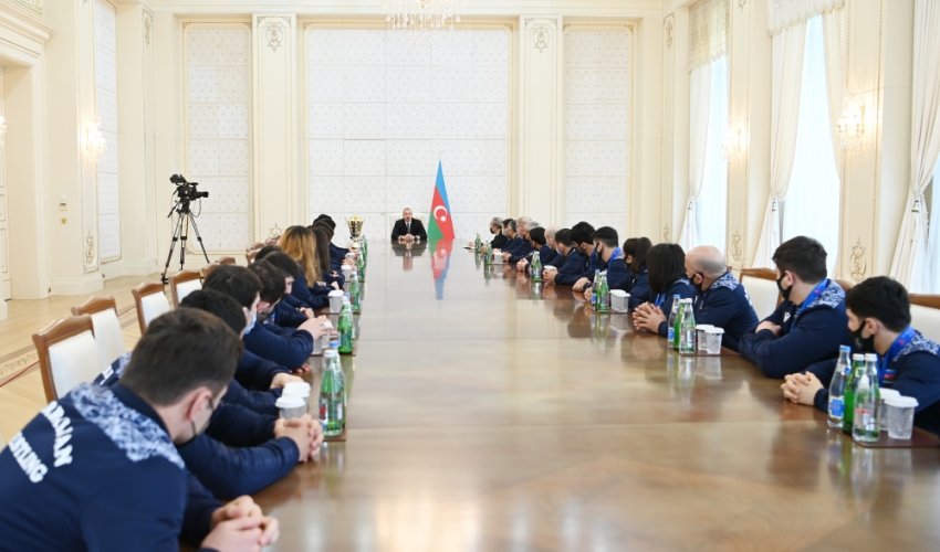 Prezident güləşçiləri qəbul etdi - YENİLƏNİB