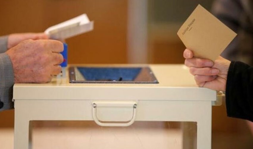 Fransada prezident seçkiləri keçirilir