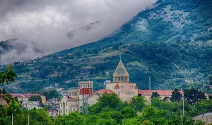 Azərbaycan rayonlarının adları niyə ermənicə yazılır?