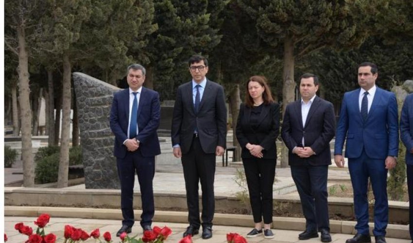Fərid Qayıbov Azad Rəhimovun məzarını ziyarət edib
