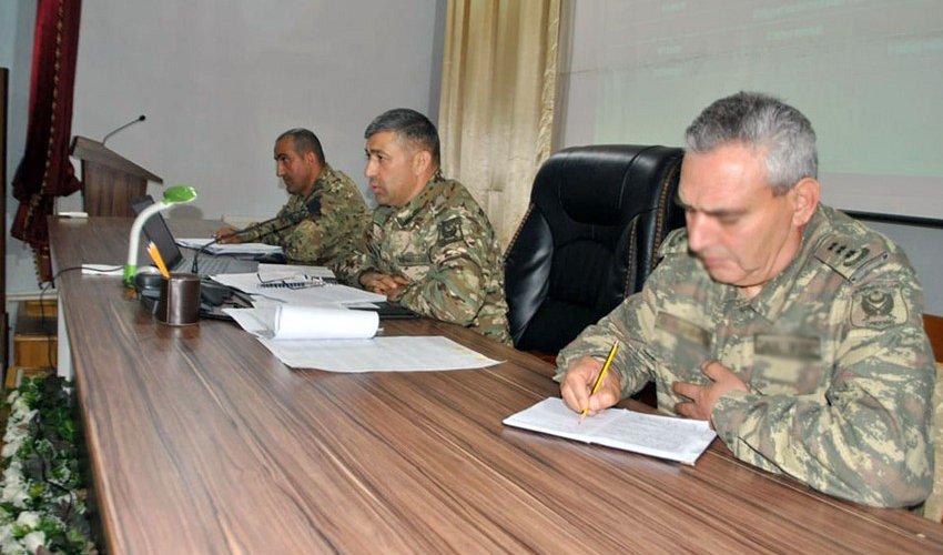 Azad edilən ərazilərdə dislokasiya olunan hərbi hissədə iclas keçirilib