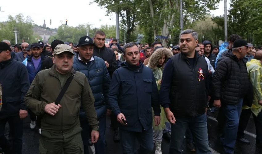 İrəvanda Paşinyanın əleyhinə aksiya keçirilir, saxlanılanlar var - YENİLƏNİB