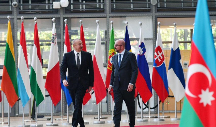 İlham Əliyevin Şarl Mişellə təkbətək görüşü başladı - YENİLƏNDİ