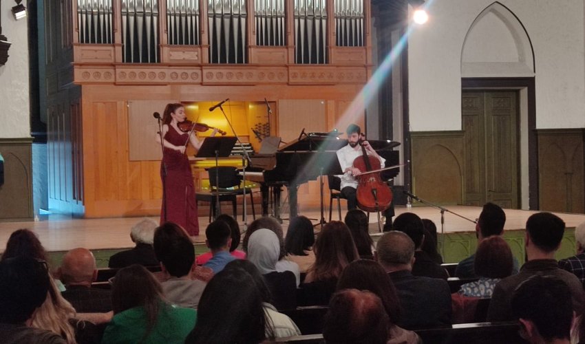 Bakıda gənc ifaçılar Zərrin Əliyeva  və Orxan Hüseynov konsert verib  - FOTOLAR