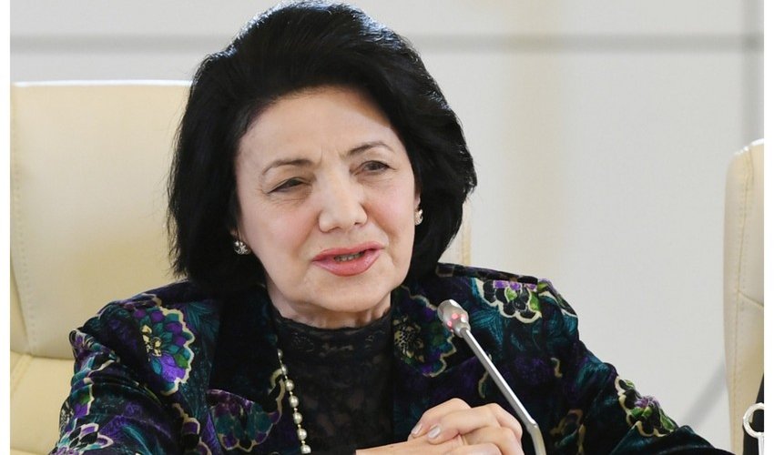Firəngiz Əlizadə Prezidentin fəxri diplomu ilə təltif edilib Firəngiz Əlizadə Prezidentin fəxri diplomu ilə təltif edilib