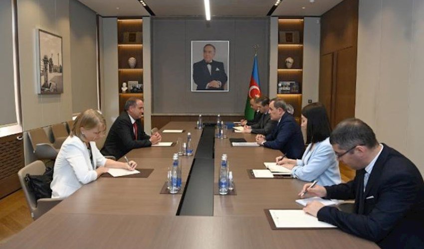 Ceyhun Bayramov Macarıstan səfiri ilə görüşdü Ceyhun Bayramov Macarıstan səfiri ilə görüşdü