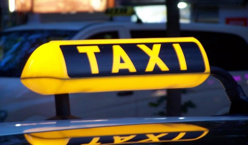 Bakıda taksi sürücüsü avtomobildə qadını döyüb Bakıda taksi sürücüsü avtomobildə qadını döyüb
