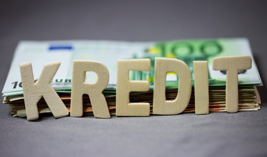 Azərbaycanda kredit şirkətindən müştərisinə qarşı kobudluq - SƏS YAZISI