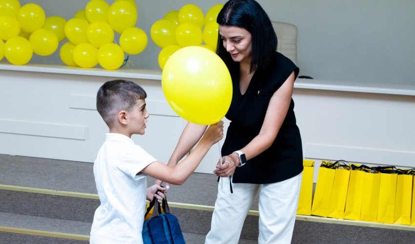 Salyanda “Yelo Bank ilə məktəbə sarı” aksiyası keçirilib