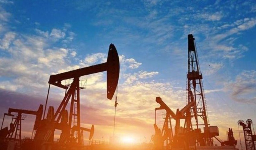 Oil prices slightly grow