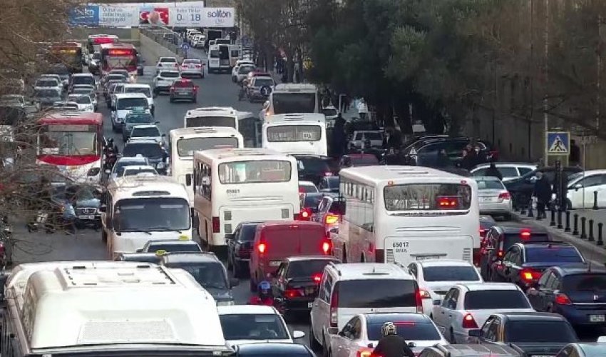 Bakının əsas yollarında TIXAC var Bakının əsas yollarında TIXAC var