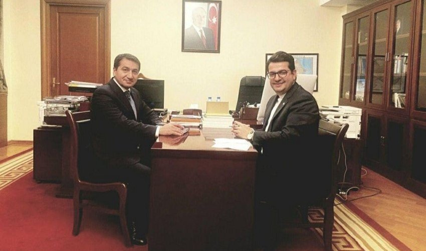 Hikmət Hacıyev İran səfiri ilə iki ölkə arasındakı münasibətləri müzakirə edib