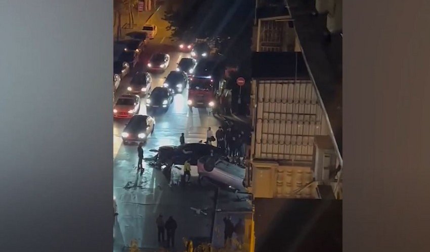 Bakıda bir neçə avtomobilin iştirakı ilə qəza baş verib Bakıda bir neçə avtomobilin iştirakı ilə qəza baş verib