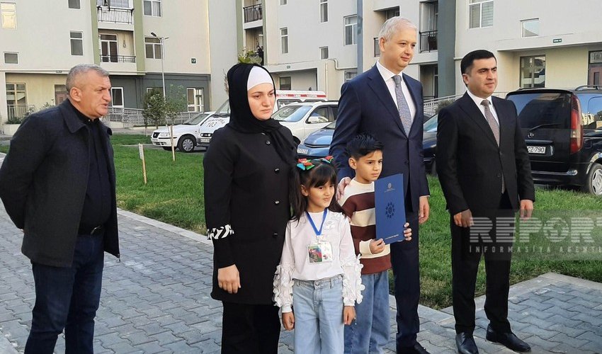 Gəncədə şəhid ailələrinə və müharibə əlillərinə 30 mənzil təqdim edilib Gəncədə şəhid ailələrinə və müharibə əlillərinə 30 mənzil təqdim edilib