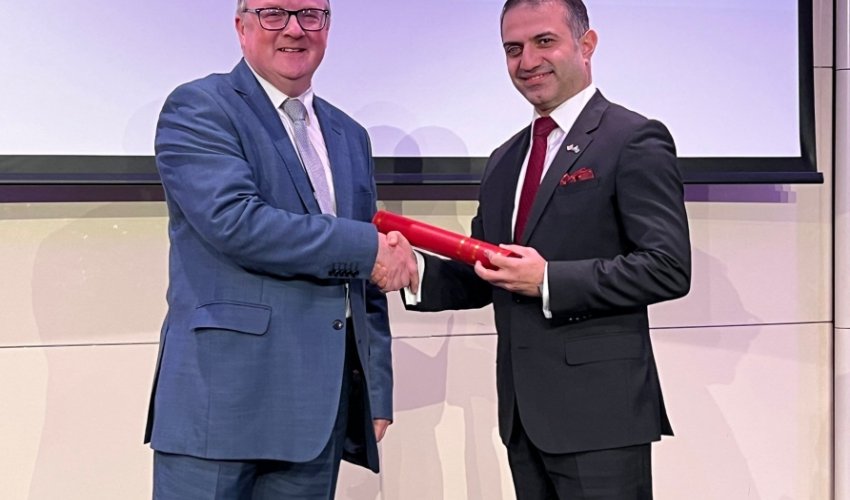 Azərbaycanlı diplomat Britaniyada ilin konsulu seçildi