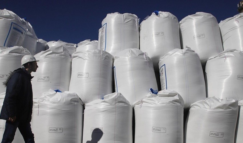 Over 400,000 tons of Russian fertilizers frozen in European ports due to sanctions