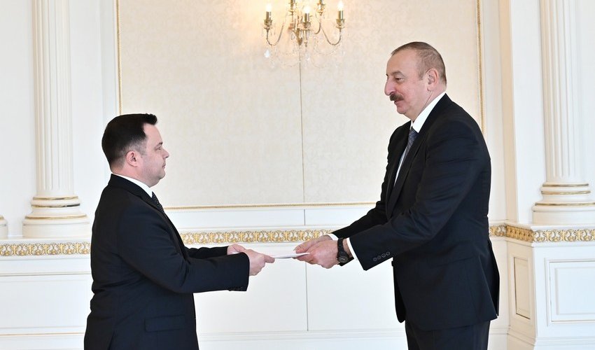 Əliyev Moldovanın yeni səfirinin etimadnaməsini qəbul edib