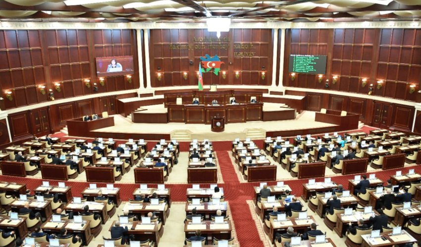 “Siyasi partiyalar haqqında” qanun təsdiqləndi - Deputatlar nə düşünür?... “Siyasi partiyalar haqqında” qanun təsdiqləndi - Deputatlar nə düşünür?...