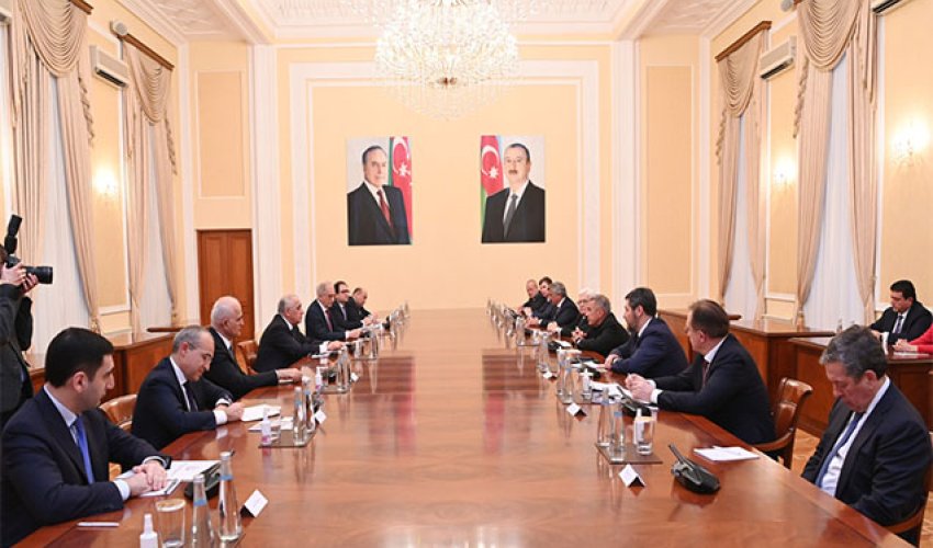 Əli Əsədov Tatarıstan Prezidenti ilə görüşdü Əli Əsədov Tatarıstan Prezidenti ilə görüşdü