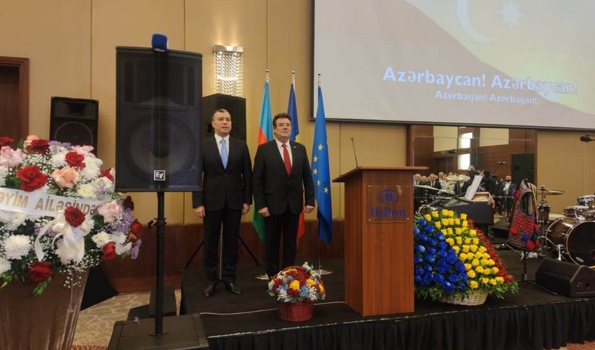 Румыния и Азербайджан предлагают запустить проект в энергетической сфере Румыния и Азербайджан предлагают запустить проект в энергетической сфере