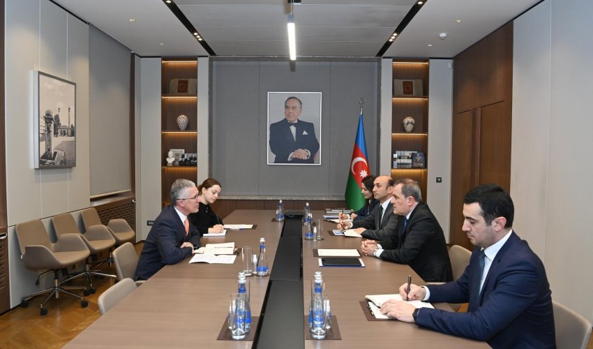 Ceyhun Bayramov Britaniya səfiri ilə görüşdü Ceyhun Bayramov Britaniya səfiri ilə görüşdü