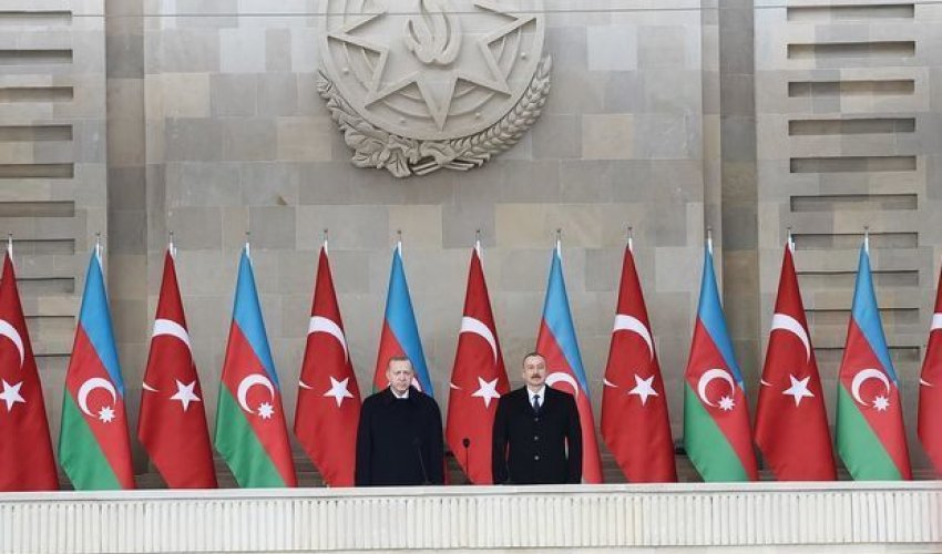 Zəfər paradından iki il keçir Zəfər paradından iki il keçir