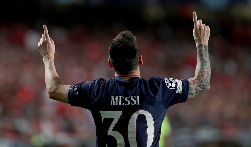 Messi to stay at PSG for one more season