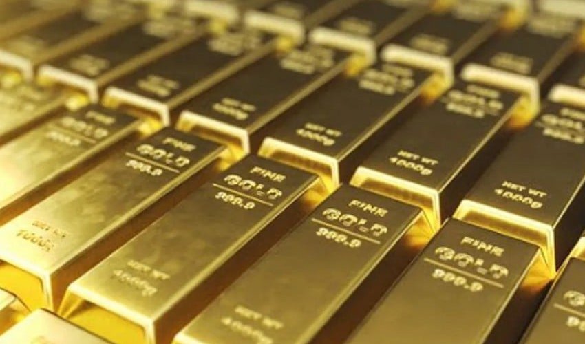 Gold prices declines slightly