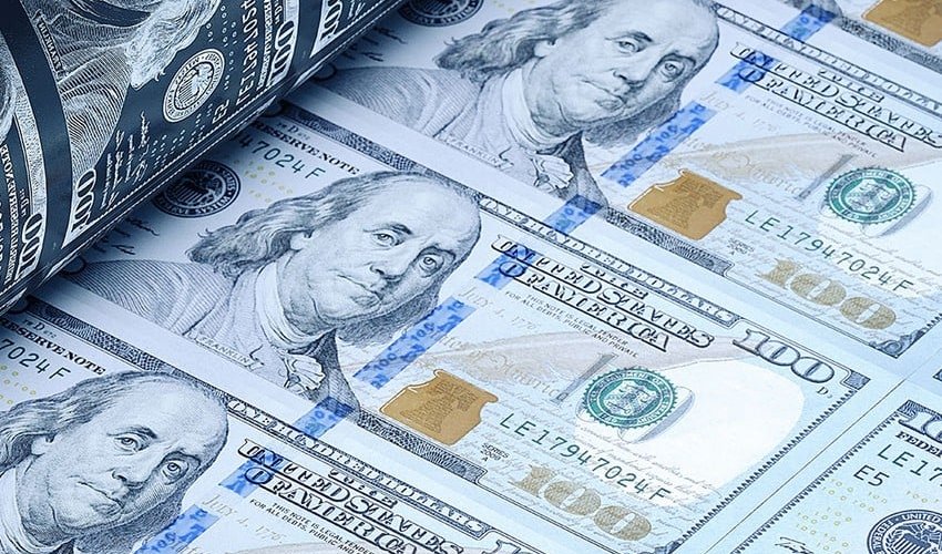 US dollar falls in price against world currencies