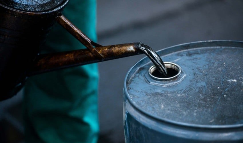 Azerbaijani oil drops in price