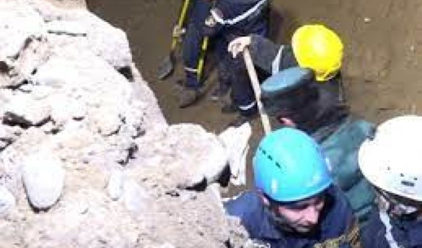 Ermənistanda torpaq sürüşməsi oldu - Ölən var Ermənistanda torpaq sürüşməsi oldu - Ölən var