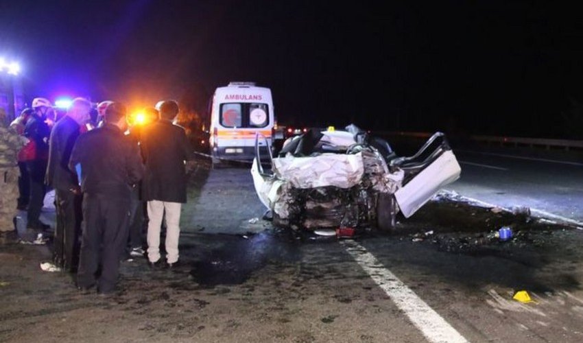 Türkiyədə traktorla avtomobil toqquşub, 4 nəfər ölüb Türkiyədə traktorla avtomobil toqquşub, 4 nəfər ölüb