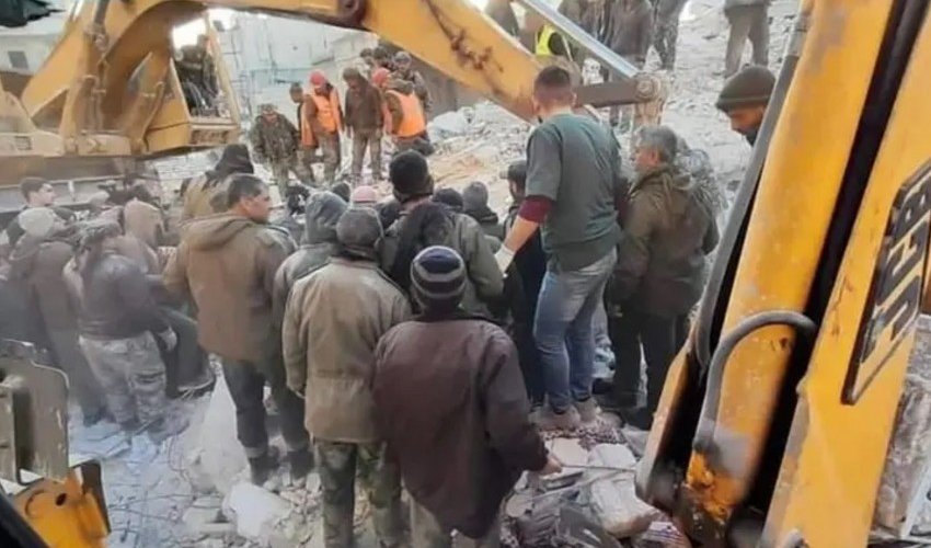 Hələbdə binanın çökməsi nəticəsində ölənlərin sayı artıb - YENİLƏNİB Hələbdə binanın çökməsi nəticəsində ölənlərin sayı artıb - YENİLƏNİB