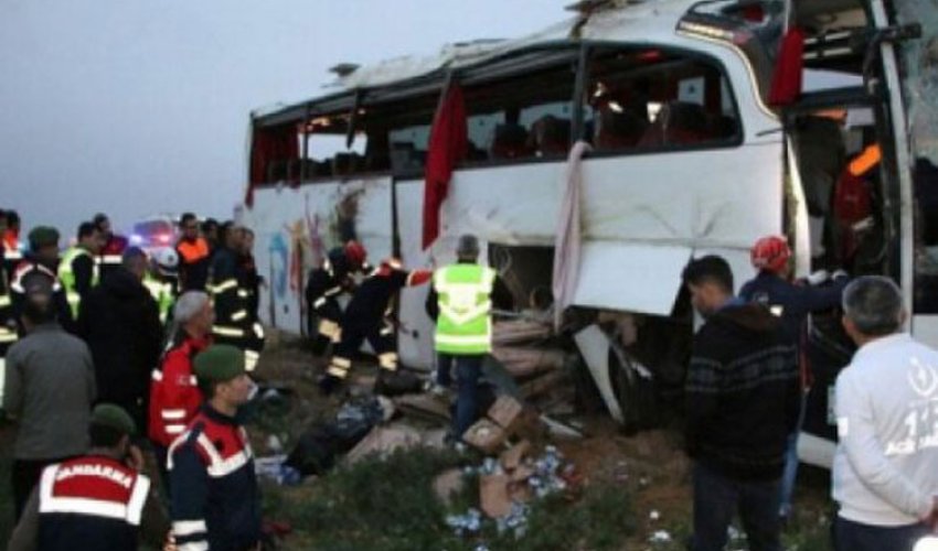 Türkiyədə avtobus qəzaya uğrayıb, 25 nəfər yaralanıb